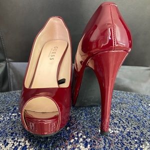 Guess Patent leather pumps